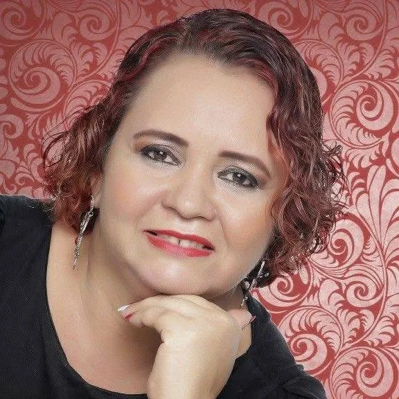 Maria Cristina Bentes, a Cris, dona da Cris Decorações